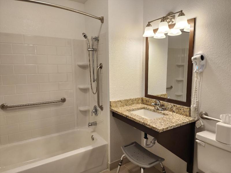 King Room - Disability Access/Non-Smoking image 2