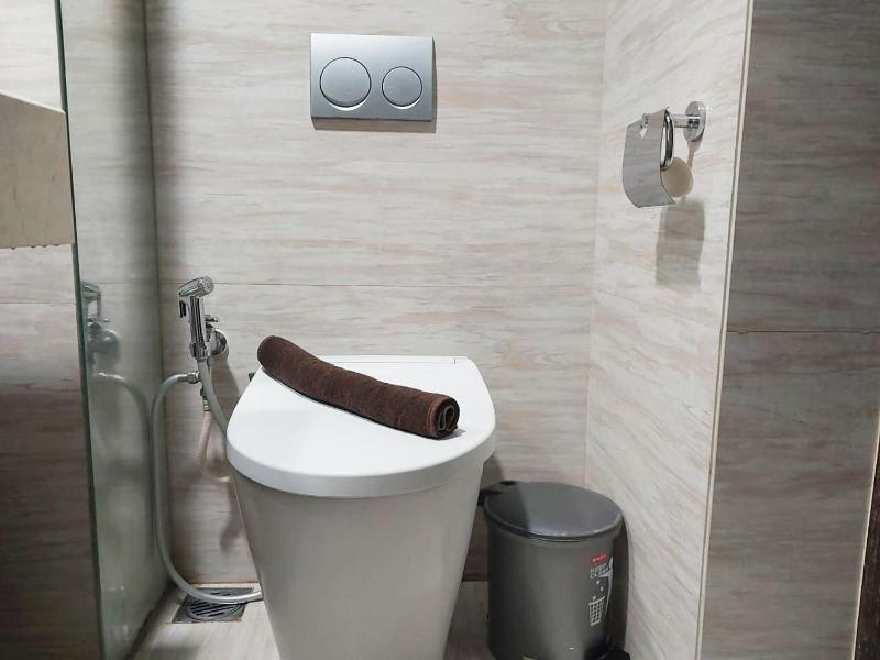 Modern Look 1BR at Uttara The Icon Apartment By Travelio - image 5