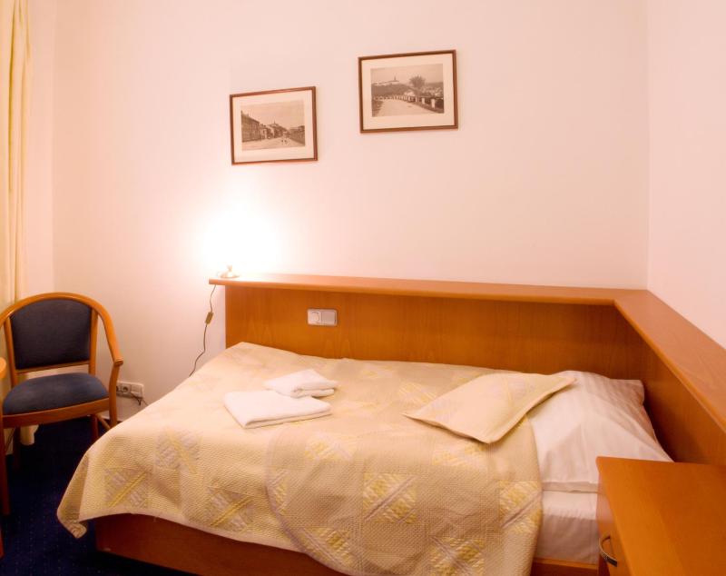Single Room image 3