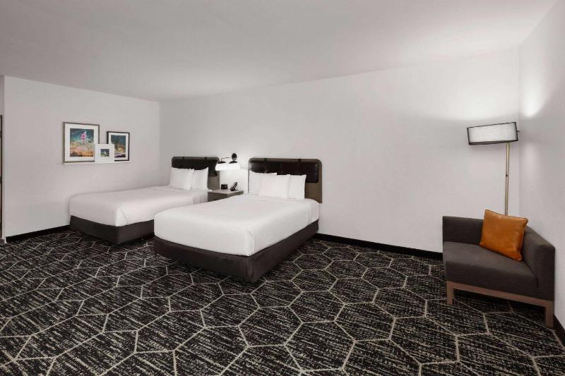 Queen Room with Two Queen Beds - Mobility Access/Non-Smoking image 1