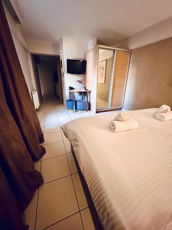 Two-Bedroom Standard Apartment image 3