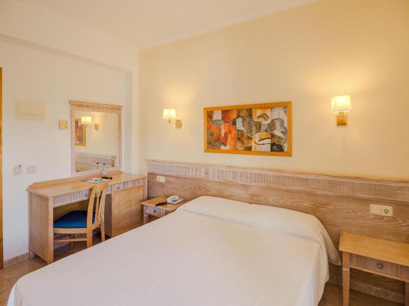 Large Single Room image 1