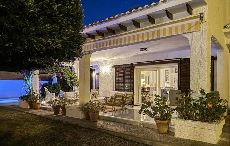 Stunning Home In Orihuela - image 12