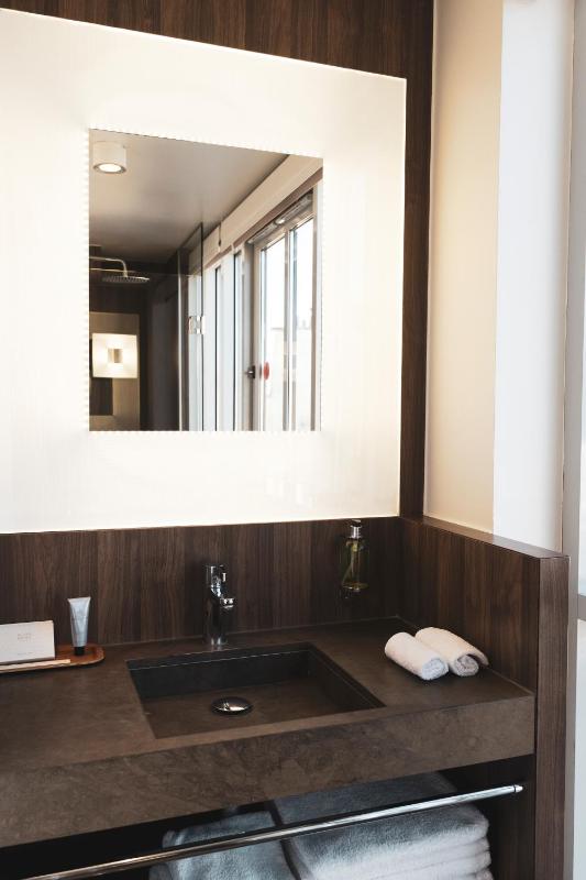 Design Double Room image 3