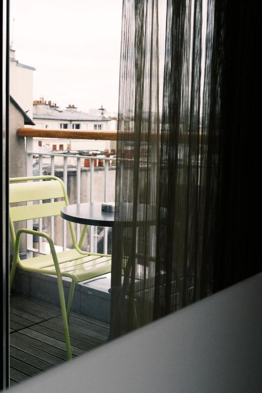Double Room with City View - Top Floor image 3