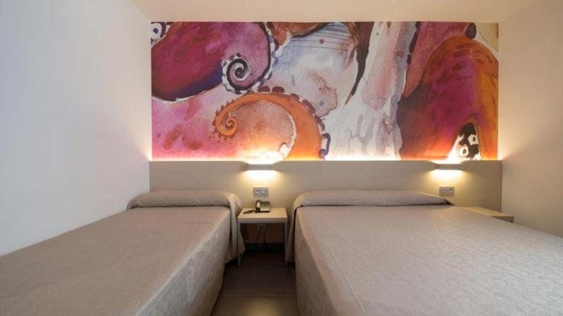 Triple Room with Pool View image 1
