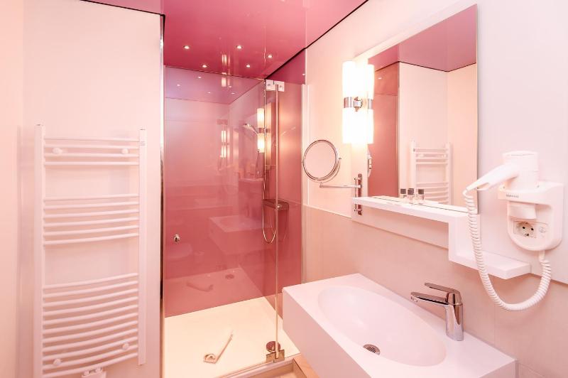 Double Room image 3