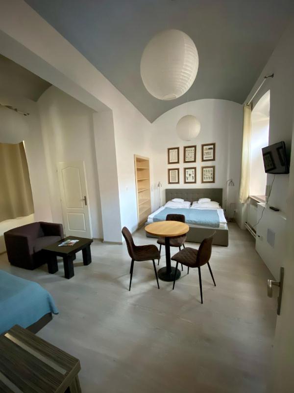 Standard Double Room image 3