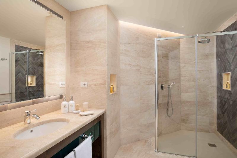 Classic Double or Twin Room Hill Side image 1