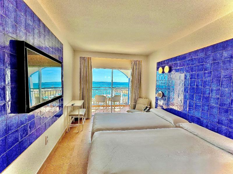 Double or Twin Room with Sea View image 1