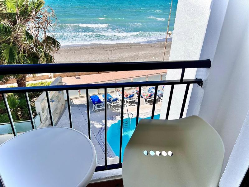 Single Room with Sea View image 2