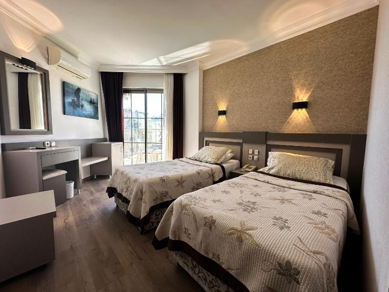 Standard Double Room image 2