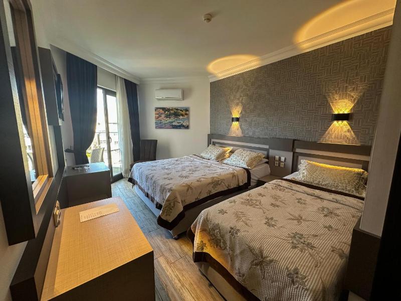 Standard Triple Room image 4