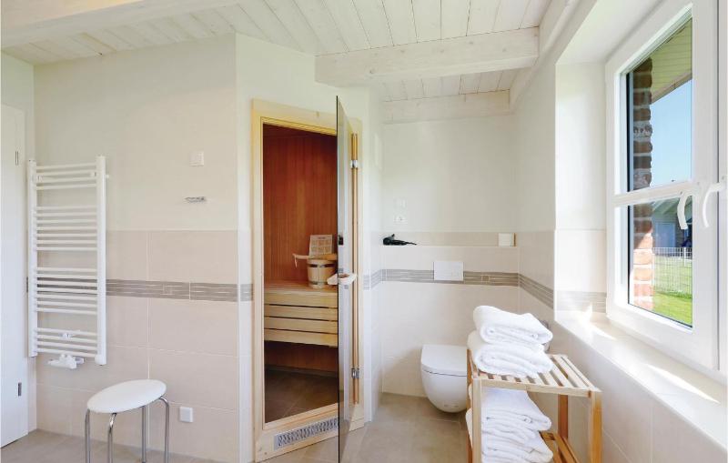 Two-Bedroom Holiday Home image 4