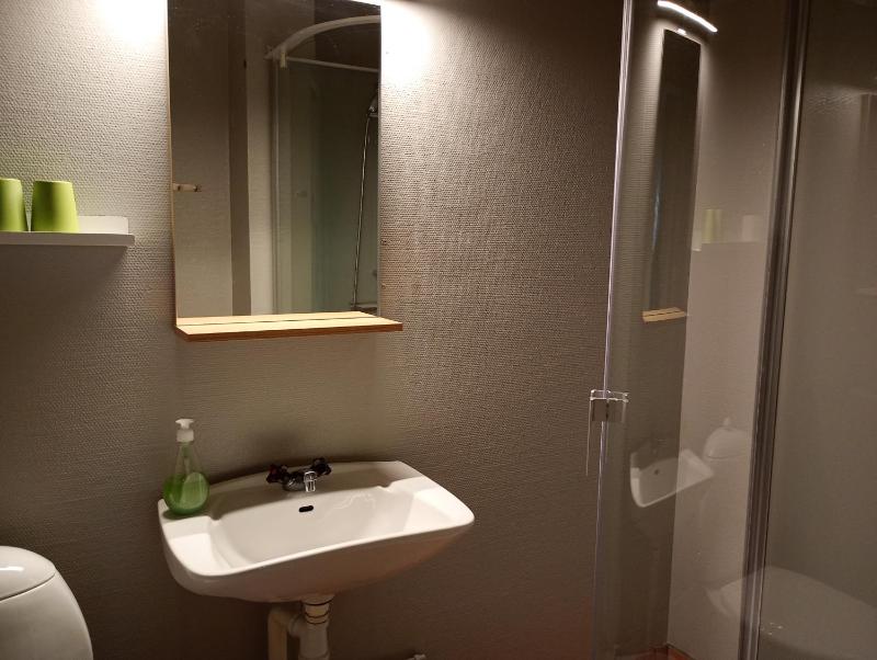 Small Twin Room image 3