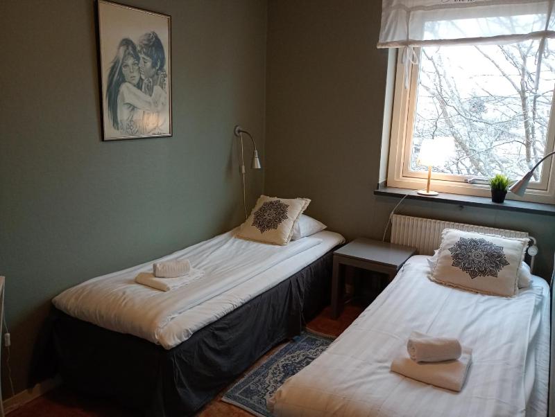 Small Twin Room image 1