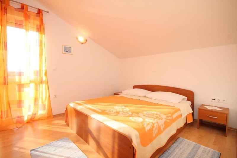 One-Bedroom Apartment image 4