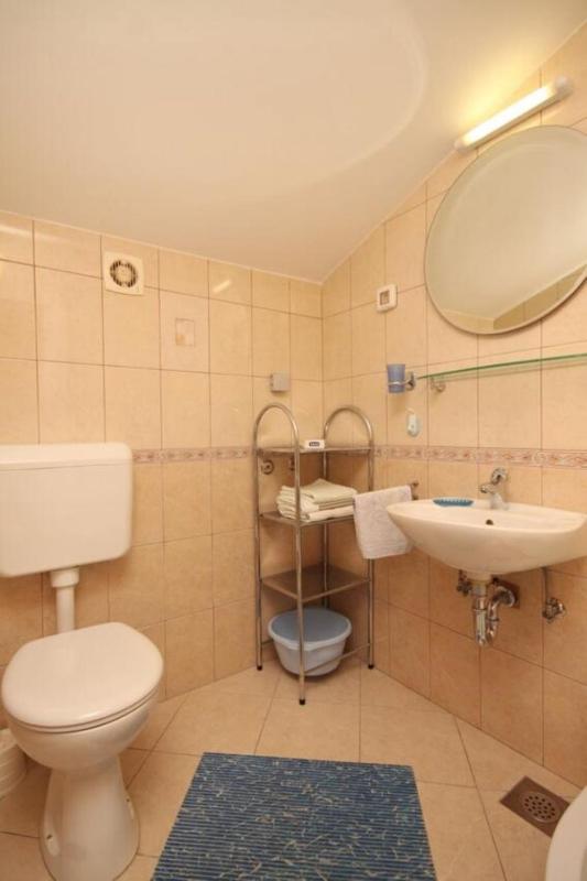 One-Bedroom Apartment image 3