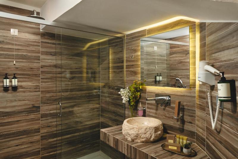 Standard Double or Twin Room image 2