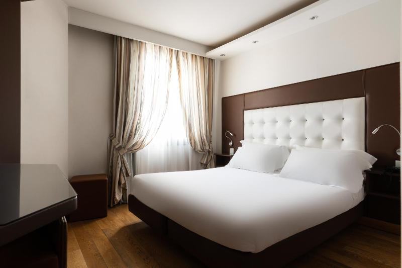 Standard Double Room image 1