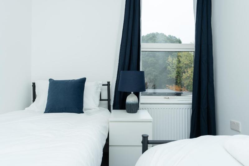 The Albany - Peaceful Serene Family Home - image 3