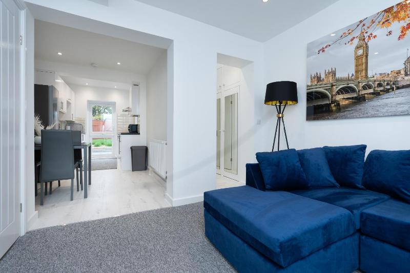 The Albany - Peaceful Serene Family Home - image 12
