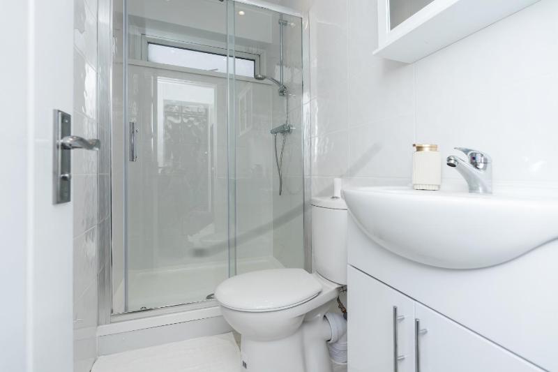The Albany - Peaceful Serene Family Home - image 8