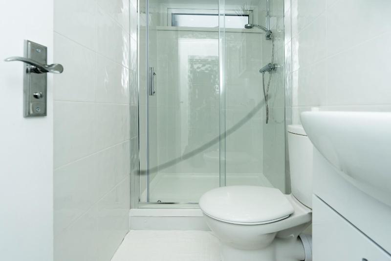 The Albany - Peaceful Serene Family Home - image 15