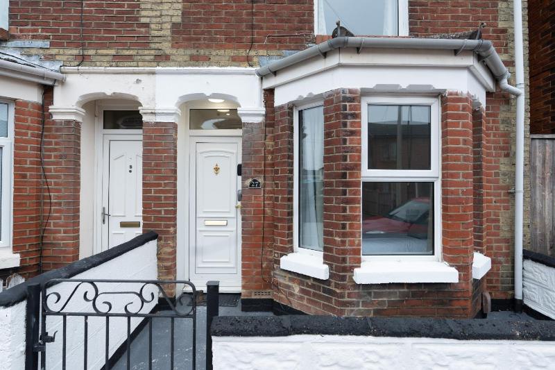 The Albany - Peaceful Serene Family Home - image 9