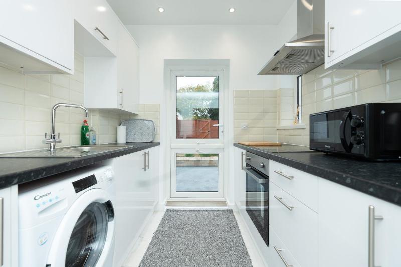 The Albany - Peaceful Serene Family Home - image 11