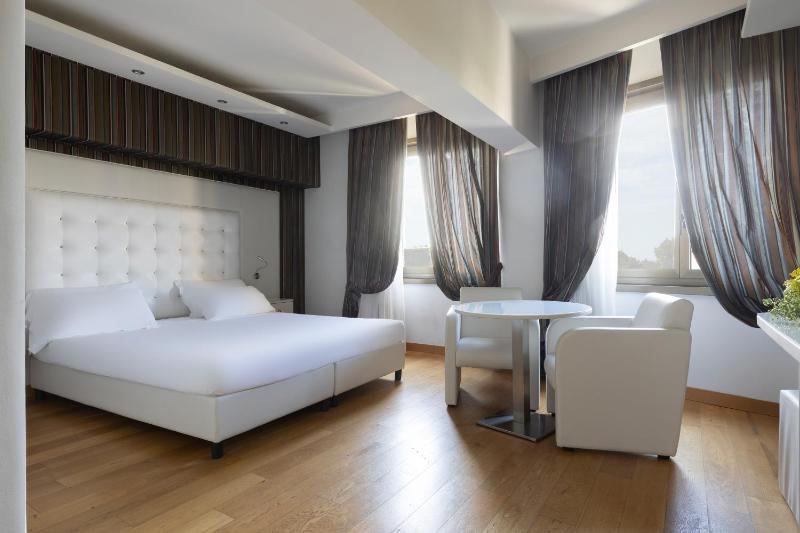 Superior Double Room image 1