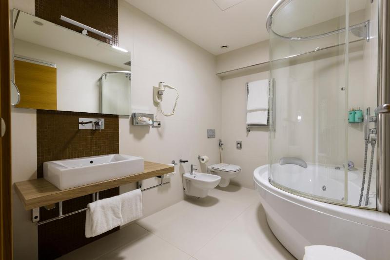 Superior Double Room image 3