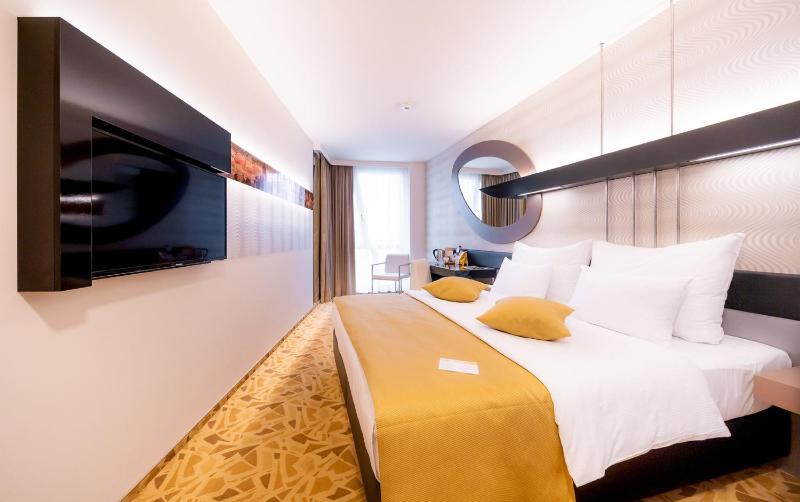 Classic Double or Twin Room image 1