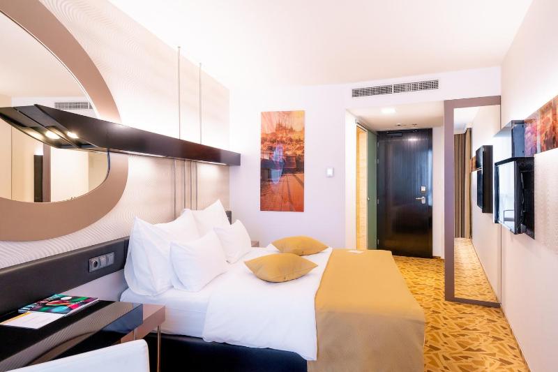 Classic Double or Twin Room image 3