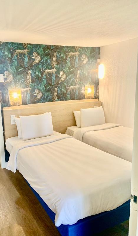 Standard Room - 1 Room - 2 Single Beds image 3
