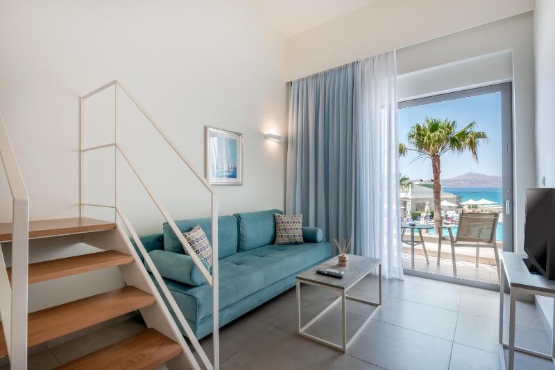 Executive Loft Suite with Pool View/ Sea View image 4