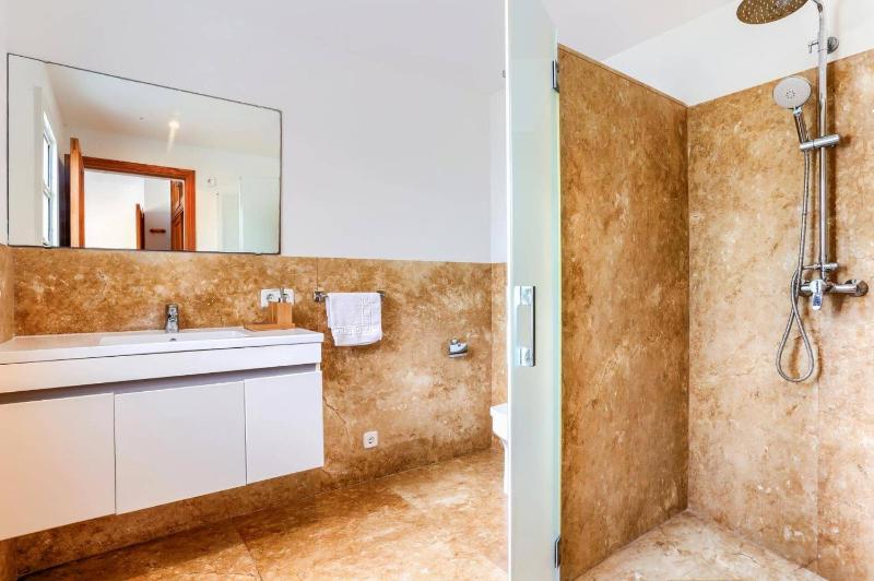 Villa Andreu by Villa Plus - image 8