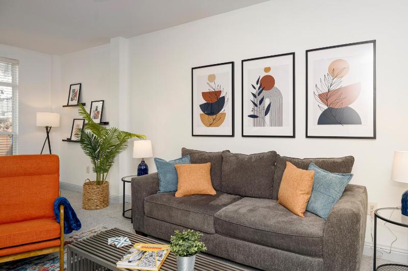 One-Bedroom Apartment image 2