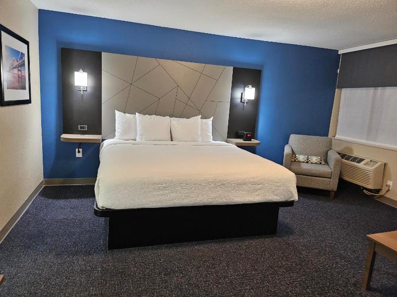 King Room - Non-Smoking image 2