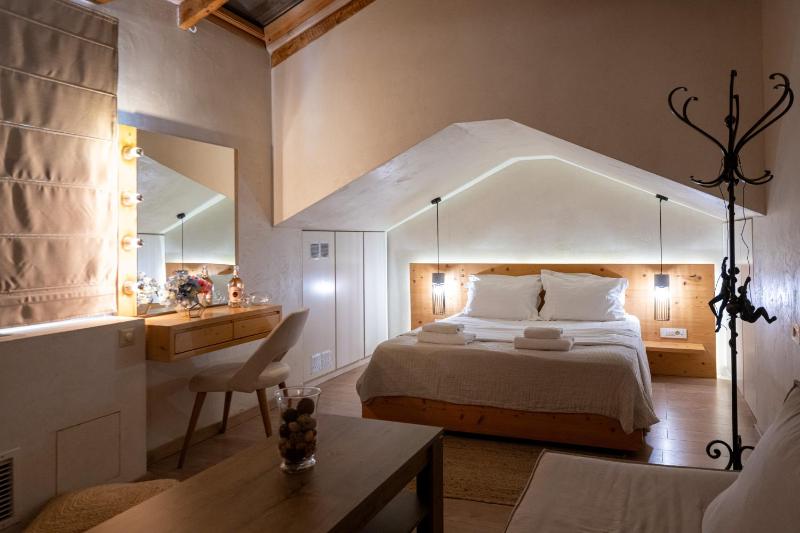 Panellinion Luxury Rooms - image 18