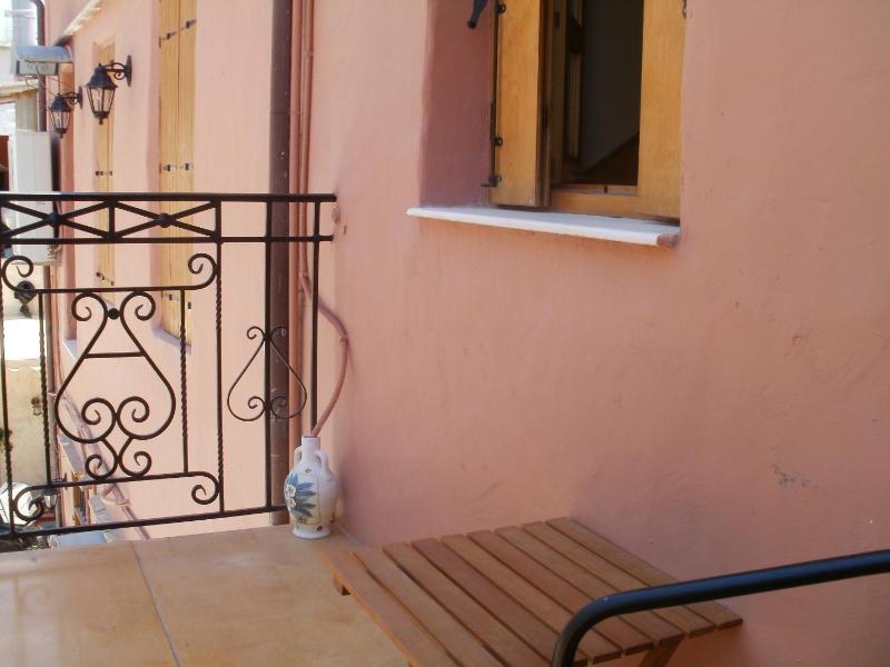 Twin Room with Balcony image 4