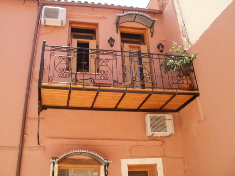 Twin Room with Balcony image 3