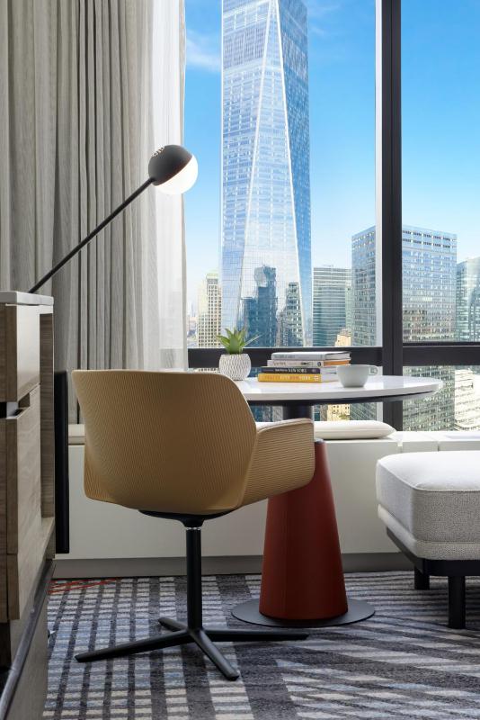 Recently Renovated Premier King - Hudson River View - High Floor image 3