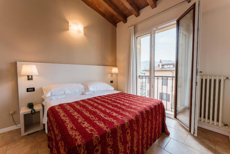 Standard Double Room image 4