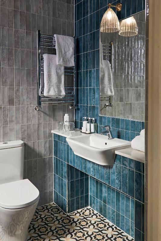 Oak Character Room image 2