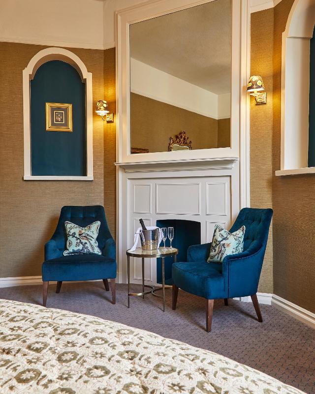 Oak Character Room image 3