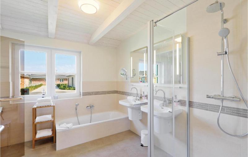 Two-Bedroom Holiday Home image 4