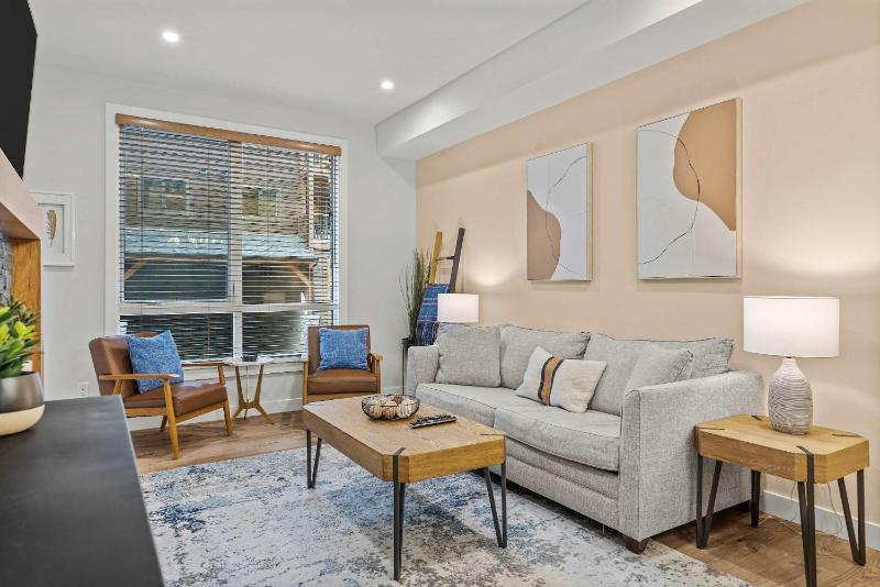 Stylishly Renovated Spring Creek Retreat - image 8