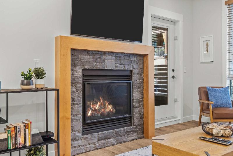 Stylishly Renovated Spring Creek Retreat - image 21