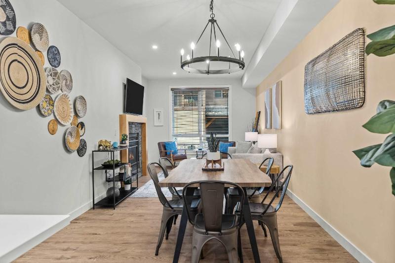 Stylishly Renovated Spring Creek Retreat - image 7